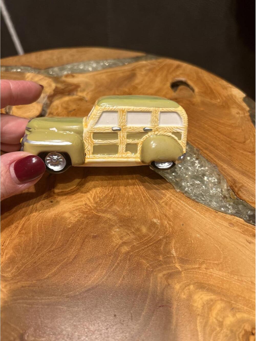 Enesco  Woody Station Wagon Original Snow Village  51365